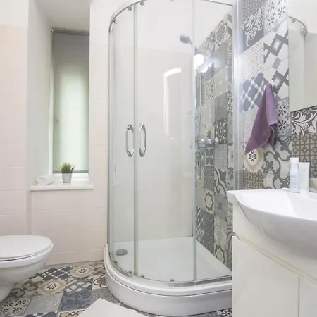 Sunny 3 Bedroom Apartman Riga