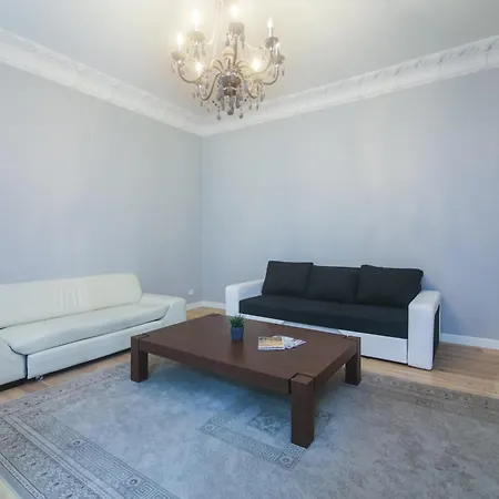 Sunny 3 Bedroom Apartment